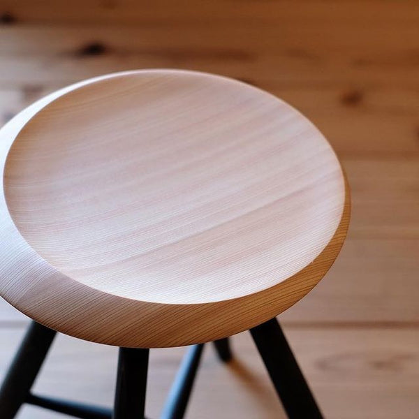 moonrounds screscent stool   吉野ヒノキ