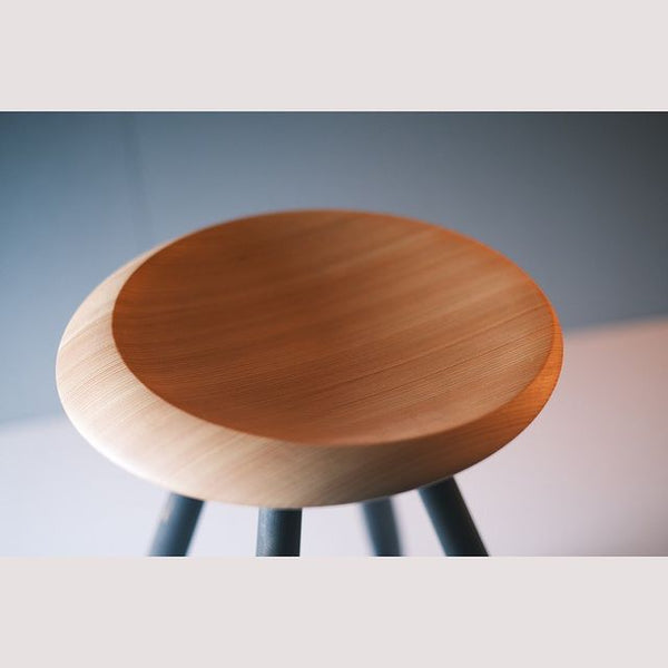 moonrounds screscent stool   吉野ヒノキ