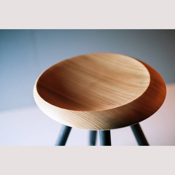 moonrounds screscent stool   吉野ヒノキ