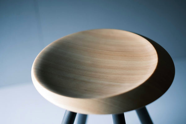 moonrounds screscent stool   吉野ヒノキ