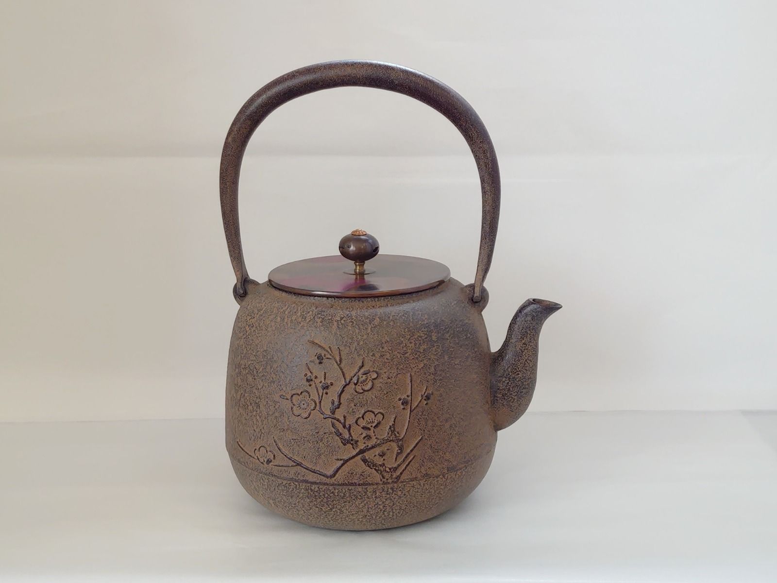 鉄瓶 銅蓋 梅花 長文堂 高さ23cm 長文堂 夏目梅 銅蓋 – waza・kura